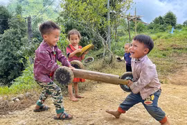 组图：西北地区山区小孩可爱的自制小玩具