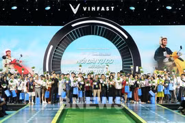 VinFast向客户交付首批Evo200智能电动摩托车