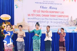加深越老留学生之间的团结友谊