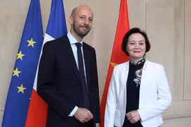 越法加强公共服务活动的合作 