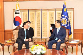 越共中央书记处常务书记武文赏会见韩国总理韩德洙