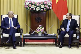 越南国家主席阮春福会见希腊外长尼科斯