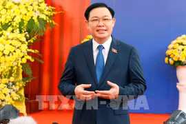 越南国会主席王廷惠：着力稳定宏观经济大盘