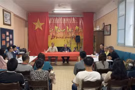 越南驻法国大使在马赛与越南人社群举行见面会
