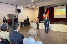 不断深化越南—法国团体组织间的团结友谊