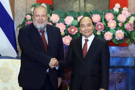 国家主席阮春福会见古巴总理曼努埃尔·马雷罗