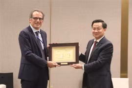 政府副总理黎明慨会见IFC亚太地区副总裁阿方索·加西亚-莫拉