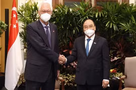 阮春福会见新加坡前总理吴作栋和国务资政兼国家安全统筹部长张志贤