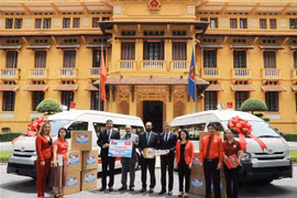 越南红十字会接收阿曼苏丹国援助的医疗设备和物资