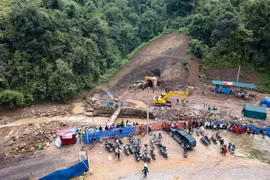 奠边省：全力以赴搜救在水电隧道中被困工人