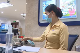 老挝基普兑美元贬值37.4%