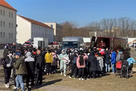 越南驻德国大使馆和旅德越南人社团积极援助旅乌侨胞