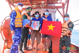 越南海警第四区与地方武装力量在土珠岛乡海域进行联合巡逻