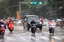 河内大雨导致多条街道淹水严重