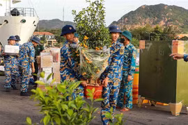 2023年癸卯春节前将年货送到长沙群岛上