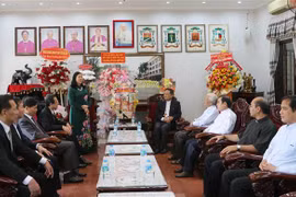2022年圣诞节：中央民运部部长裴氏明怀前往安江省祝贺圣诞