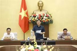 越南国会常委会第十五次会议闭幕