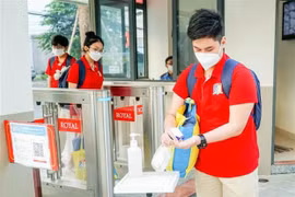 胡志明市逾68万多名学生返校上课