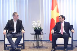 越南政府总理范明政会见比利时劳动党主席拉乌尔·赫德布