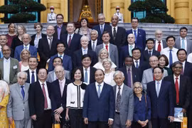 越南国家主席阮春福会见国际著名科学家