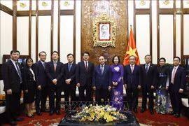 越南国家主席阮春福会见韩国联合通讯社社长成耆洪