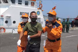 第四区越南海事搜救协调中心及时将一名患病外籍船员送上岸就医