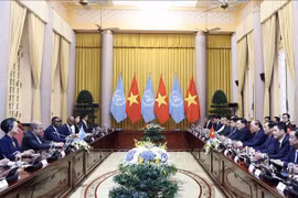 越南国家主席阮春福与联合国秘书长安东尼奥·古特雷斯举行会谈