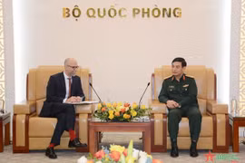 越南与加拿大加强防务合作