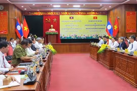 越南广平省与老挝占巴塞省高级代表团举行会谈