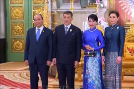 阮春福和夫人会见泰国国王和皇后