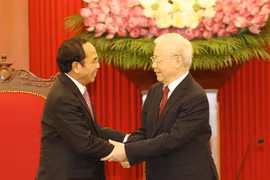 越共中央总书记阮富仲会见老挝人民革命党中央书记处常务书记、国家副主席本通•吉马尼