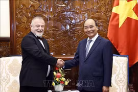 国家主席阮春福会见前来递交国书的英国、挪威、丹麦和捷克新任驻越大使