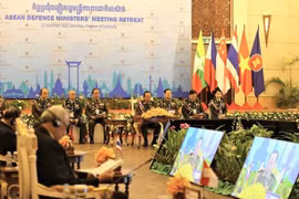 越南国防部长潘文江大将率团出席东盟国防部长非正式会议