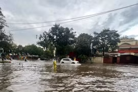 河内遭遇36年来最大暴雨后或将出现冰雹洪水