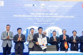 平阳省与韩国首尔市江南区签署战略合作协议