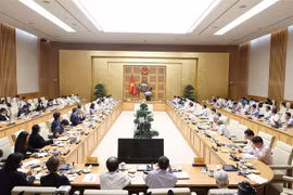 范明政就稳定宏观经济和抑制通胀率主持召开专家学者座谈会