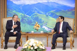 越南政府总理范明政会见比利时瓦隆-布鲁塞尔大区联盟的首席大臣皮埃尔-伊夫·热霍莱特