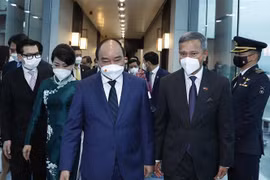 国家主席阮春福一行抵达樟宜国际机场 开始对新加坡进行国事访问