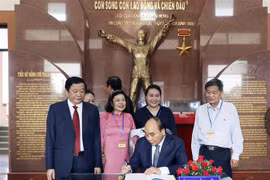 国家主席阮春福出席原部长会议主席范雄诞辰110周年庆典