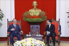 越共中央书记处常务书记会见日本越南友好议员联盟特别顾问