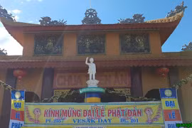 旅澳越南侨胞年初去寺庙烧香祈福