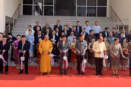 越老建交60周年：老挝中小型企业促进局办公楼交接仪式在万象举行