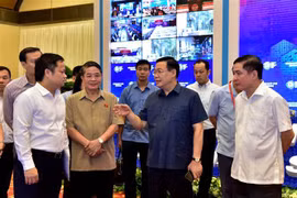 越南国会主席王廷惠检查2022年越南经济社会论坛筹备工作