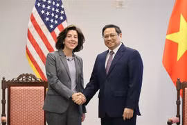 范明政总理会见美国商务部长吉娜·雷蒙多