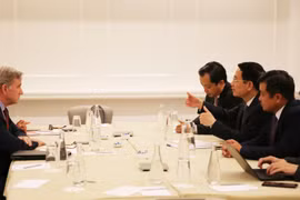 越南信息传媒部部长会见美国高通公司总裁