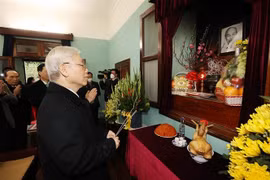 越共中央总书记阮富仲敬香缅怀胡志明主席