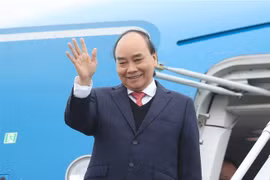 越南国家主席阮春福启程对韩国进行国事访问