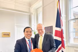 进一步加强越英两国的贸易合作与国防安全合作