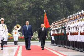 政府总理范明政主持仪式 欢迎老挝政府总理潘坎·维帕万访问越南