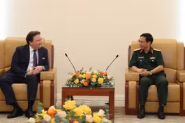 越南国防部长潘文江会见美国驻越南大使马克·埃文斯·纳珀 